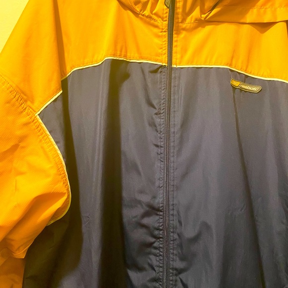 🛑Sold Reebok~Mens lightweight gym jacket, 💛💙 with white trim front zipper - Picture 2 of 11